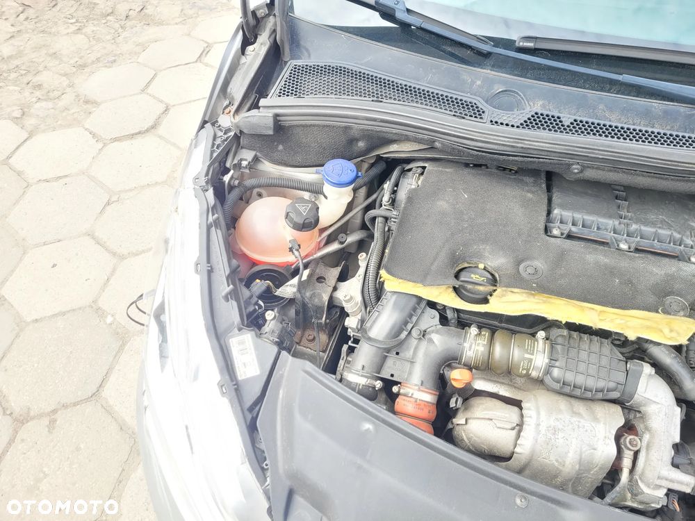 Peugeot 208 - 23