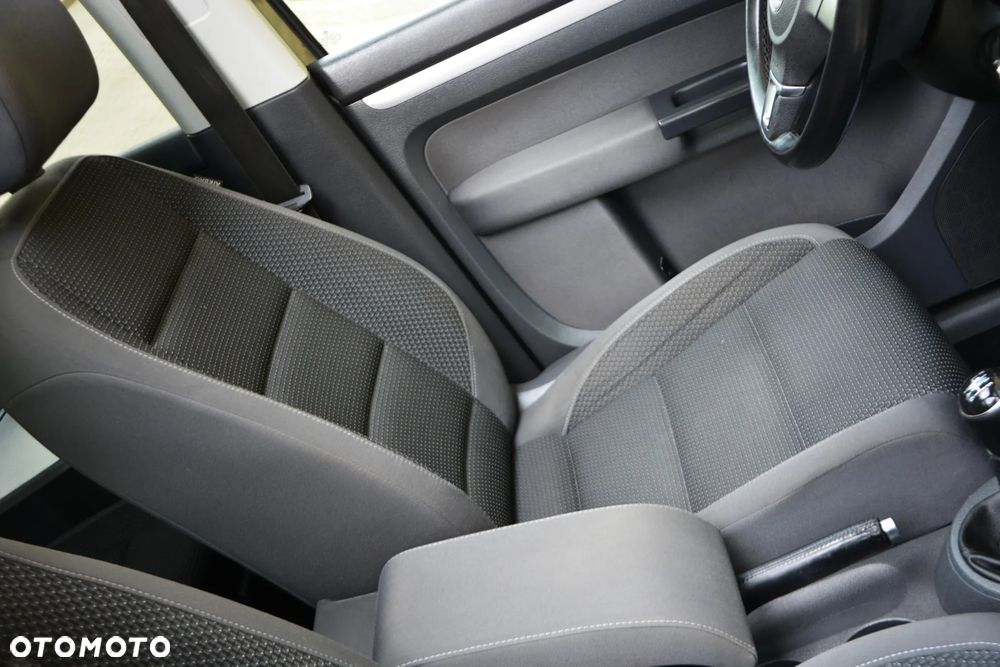 Volkswagen Touran 2.0 TDI DPF BlueMotion Technology Highline - 23
