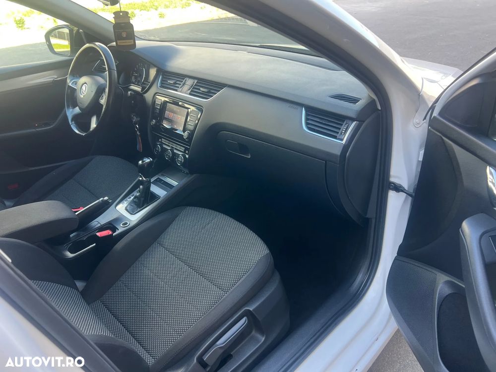 Skoda Octavia 2.0 TDI ELEGANCE DSG - 12