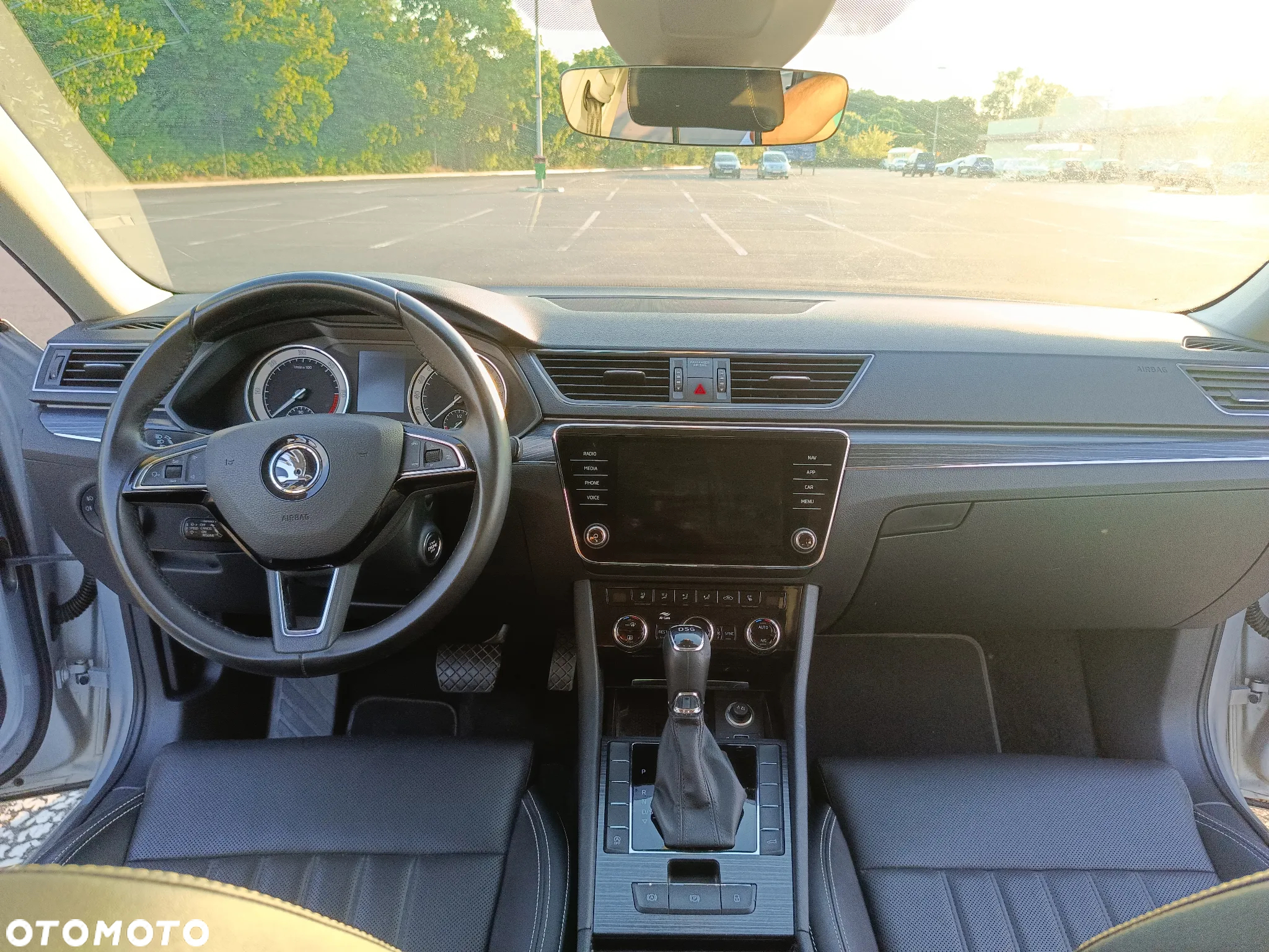 Skoda Superb Combi 2.0 TDI DSG Premium Edition - 24