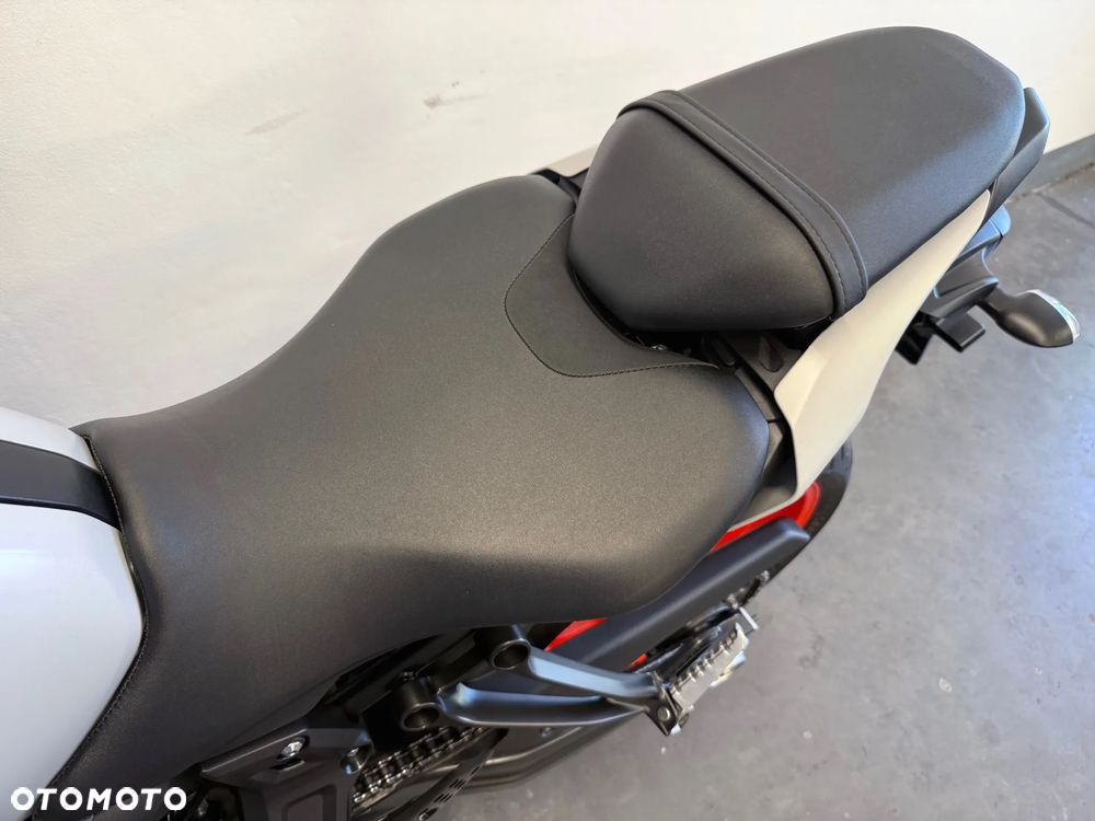 Yamaha MT - 28