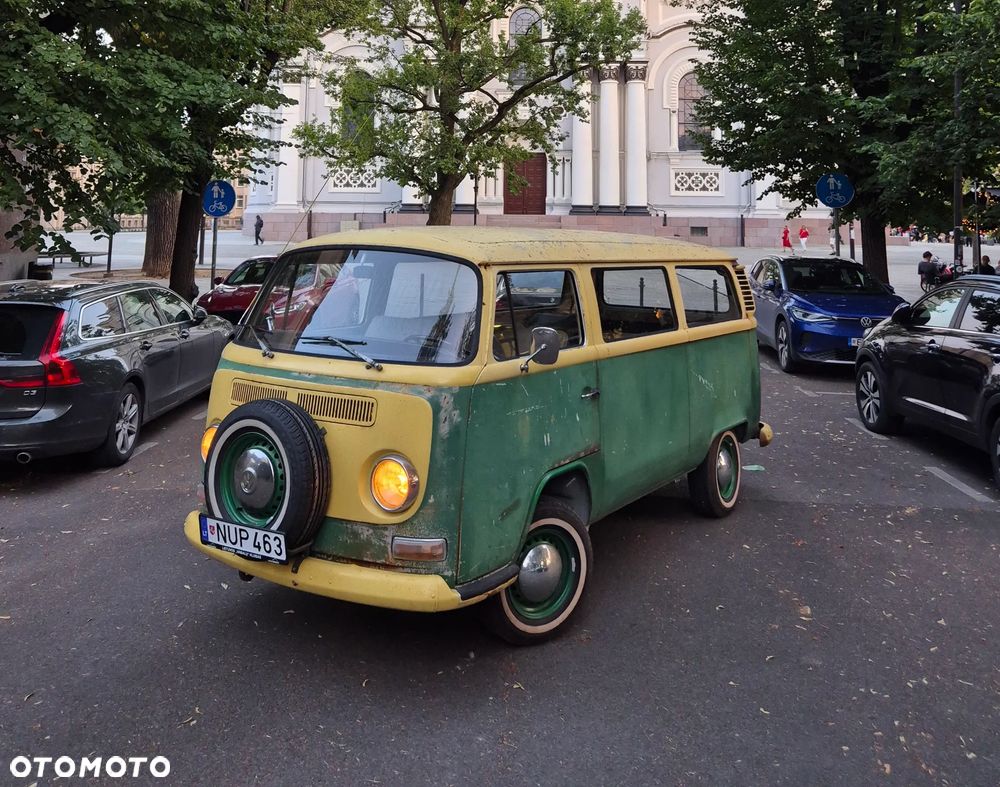 Volkswagen Transporter - 1