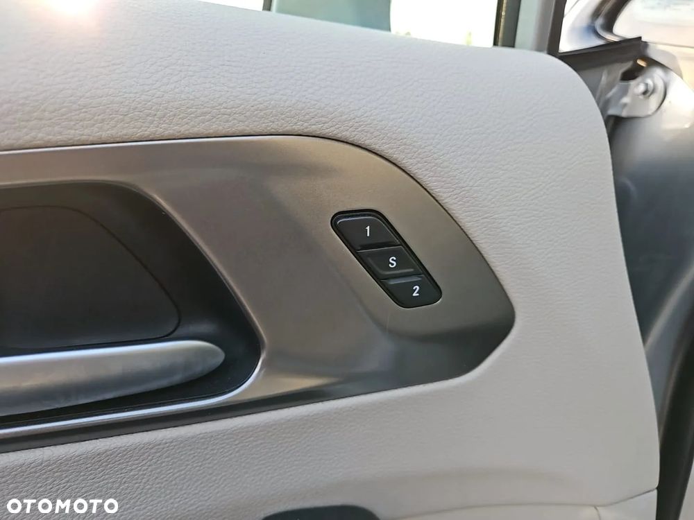 Chrysler Pacifica - 11