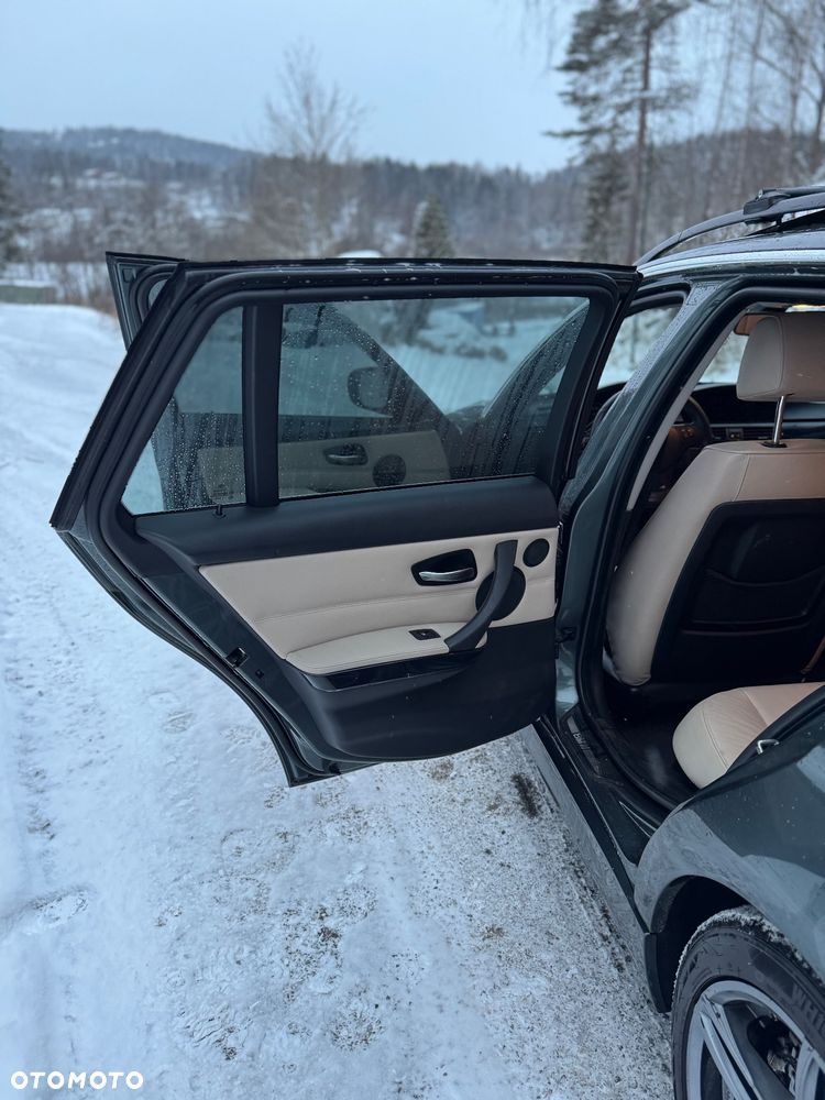 BMW Seria 3 330d xDrive - 16