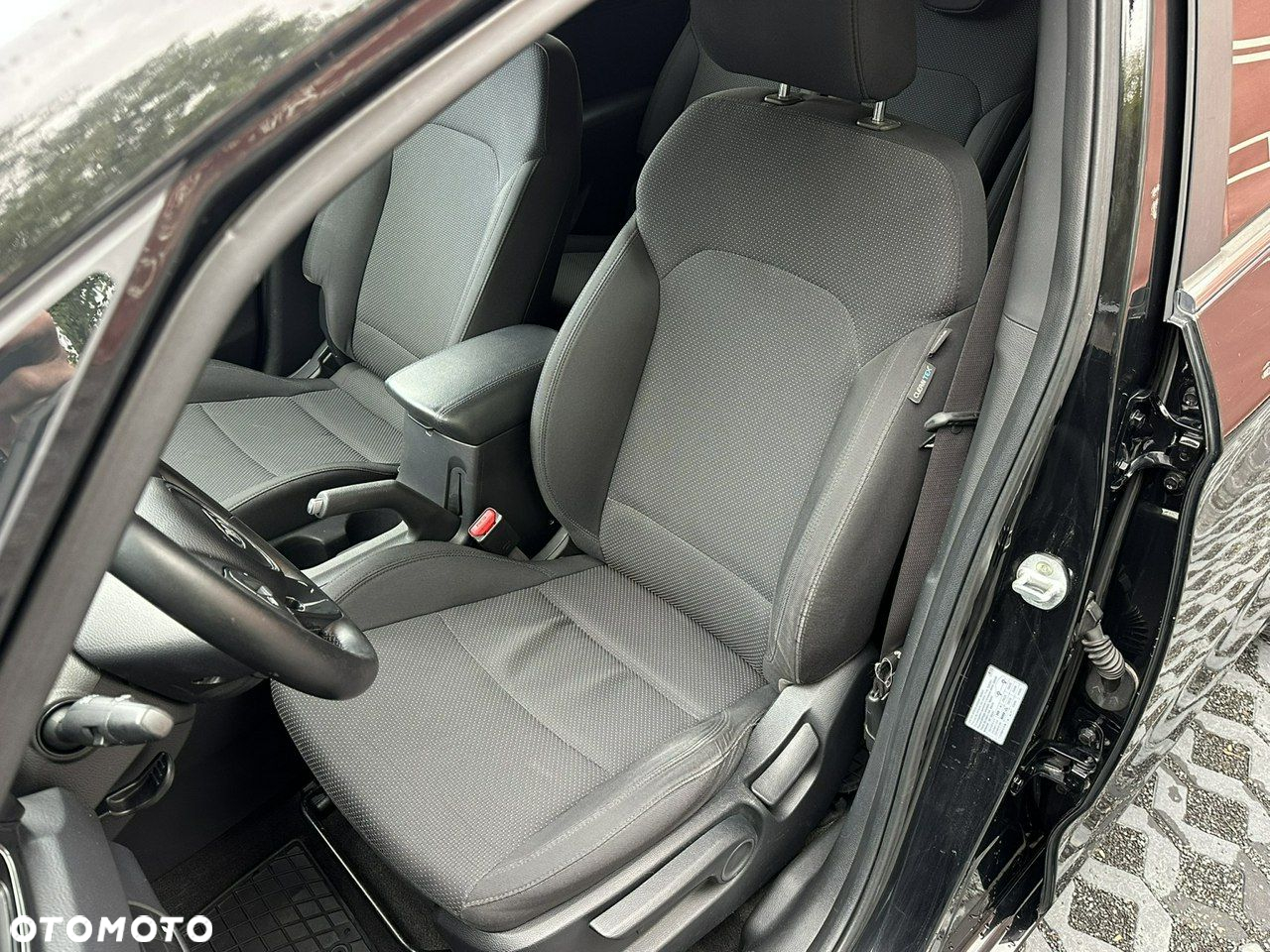Kia Carens 1.6 GDI L - 12