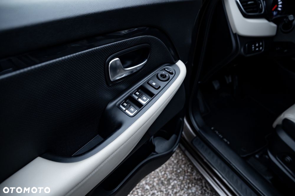 Kia Carens 1.7 CRDi L 7os - 17