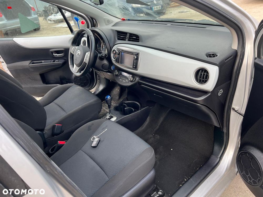 Toyota Yaris Hybrid 100 Premium - 21