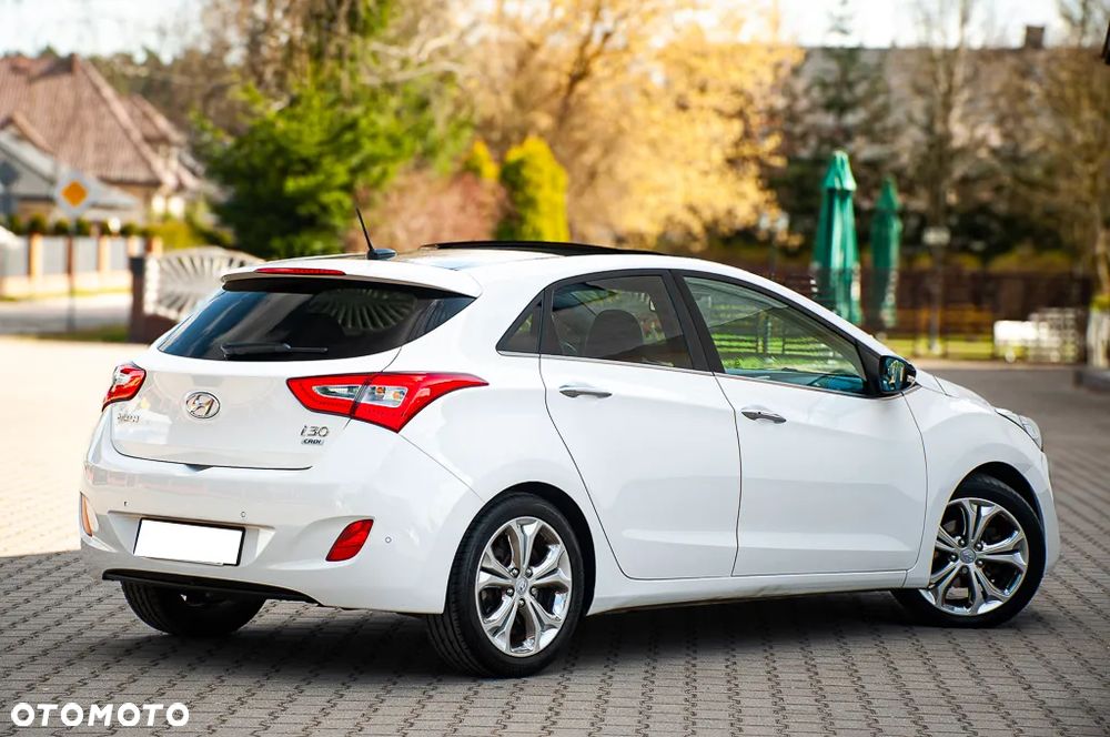 Hyundai i30 blue 1.6 CRDi Trend - 12