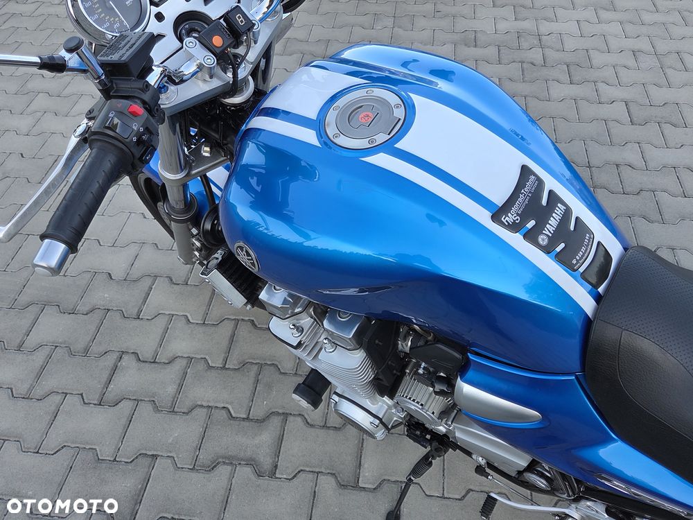 Yamaha XJR - 6