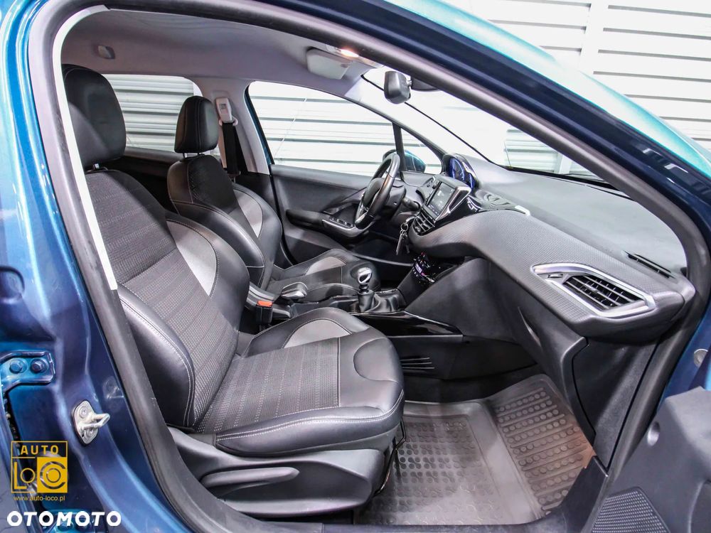 Peugeot 2008 1.2 Pure Tech Allure S&S - 10