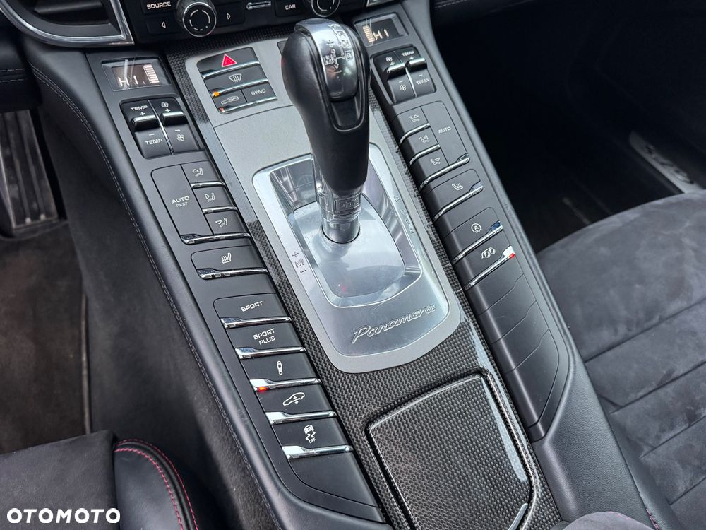 Porsche Panamera GTS PDK - 22