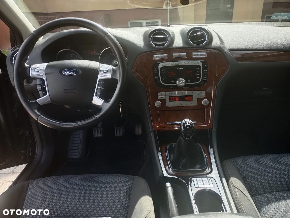 Ford Mondeo 2.0 Ghia X100 / X - 8