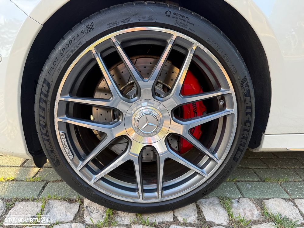 Mercedes-Benz E 63 AMG S 4-Matic+ - 35