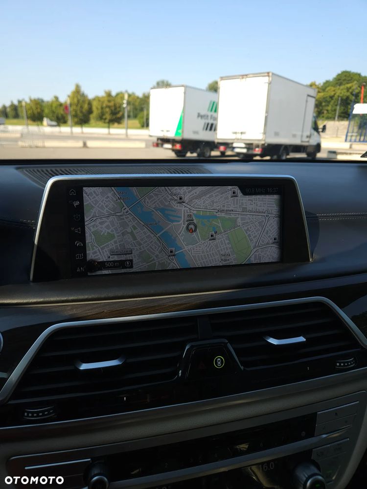 BMW Seria 7 750i xDrive - 31