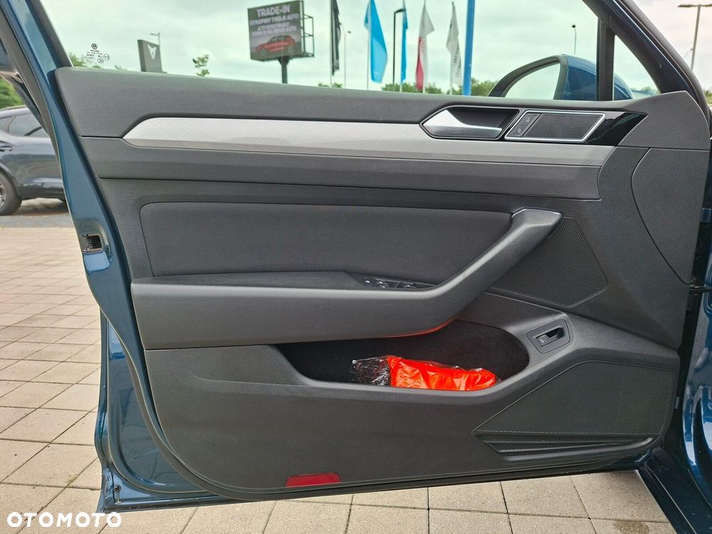 Volkswagen Passat - 10
