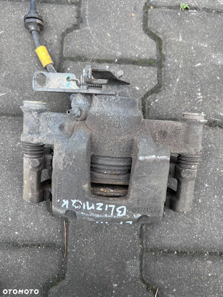 Zacisk jarzmo lewy tył bliźniak Renault Master III - 1