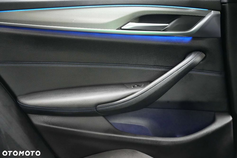 BMW Seria 5 520d xDrive - 24