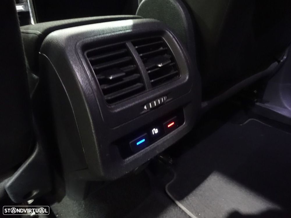 VW Touran 2.0 TDI Highline DSG - 29