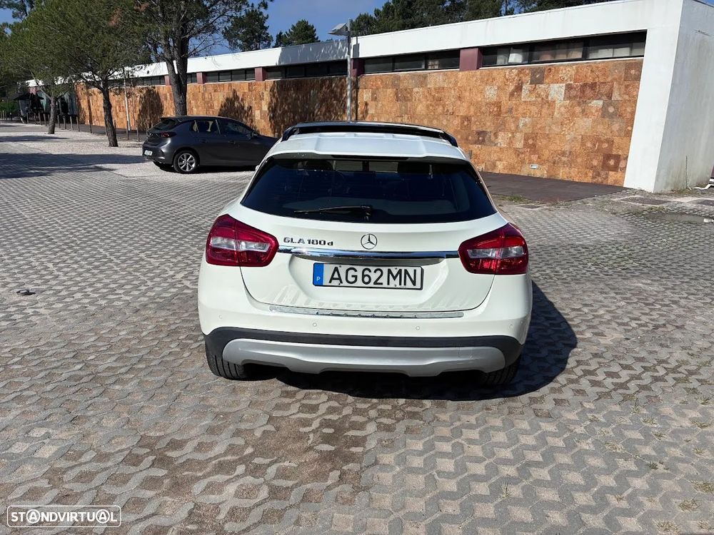 Mercedes-Benz GLA 180 d - 8