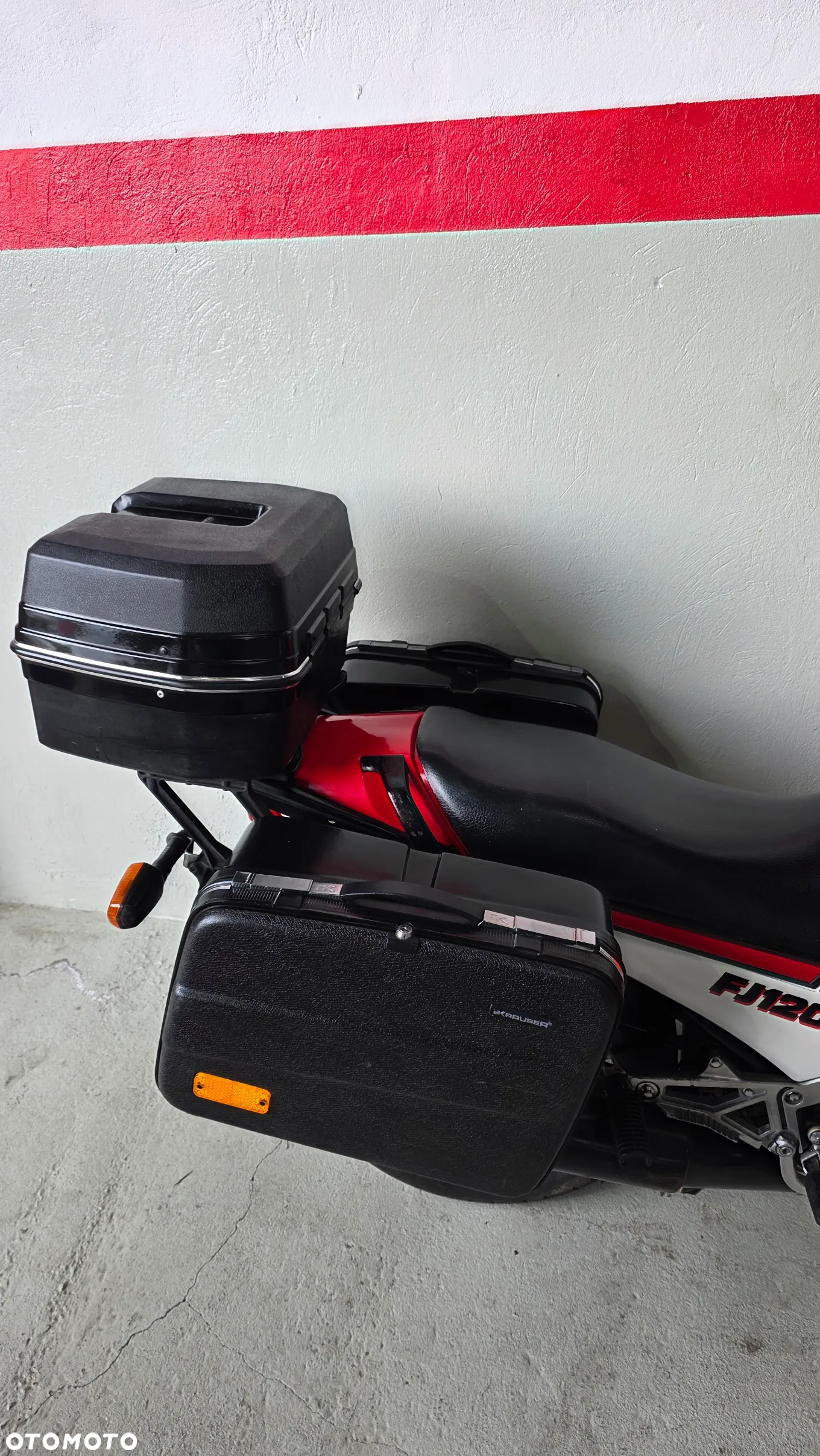 Yamaha FJ - 9