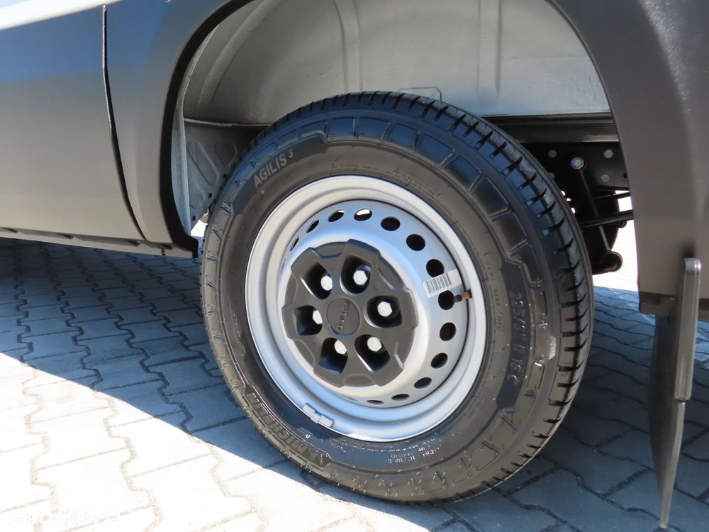 Iveco Daily 35S18 3.0 HPI 180 KM POWER Furgon Blaszak XXL 4.70 CM MAXI LONG Wysokość H2 1900 mm WZMACNIANE ZAWIESZENIE 968 Kg Ładowność HAK 3500 Kg Rozstaw Osi 4100 mm DMC 3500 Kg, WZMACNIANY Stan NOWY NIE UŻYWANY OKAZJA DOSTEPNY I GOTOWY - 11