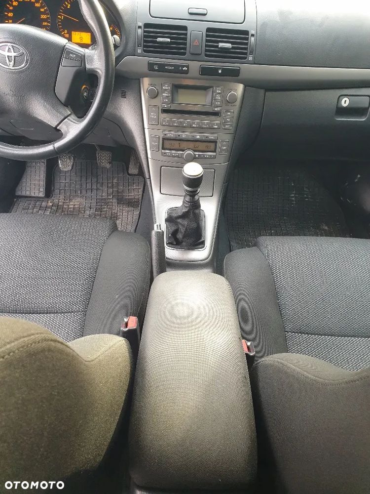 Toyota AVENSIS 2,0 D-4D 126 KM z 2007r - 11