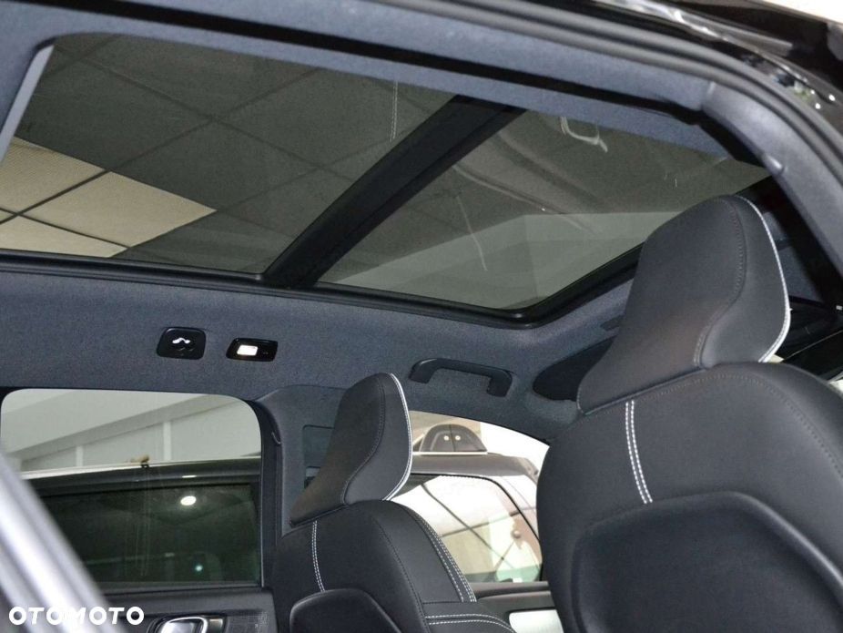 Volvo XC 40 B4 Ultra Black Edition - 15