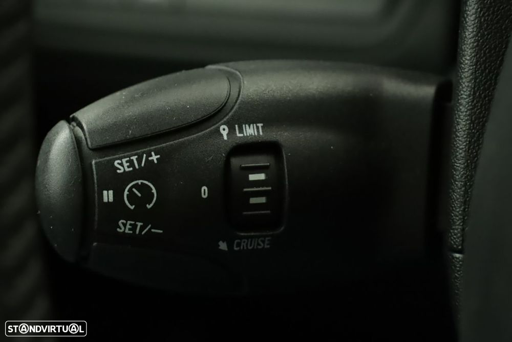 Peugeot 2008 1.2 PureTech Signature - 17