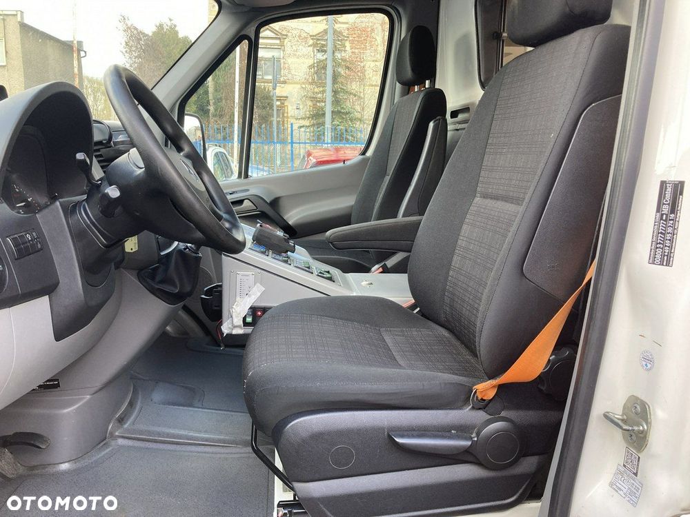 Mercedes-Benz Sprinter - 11