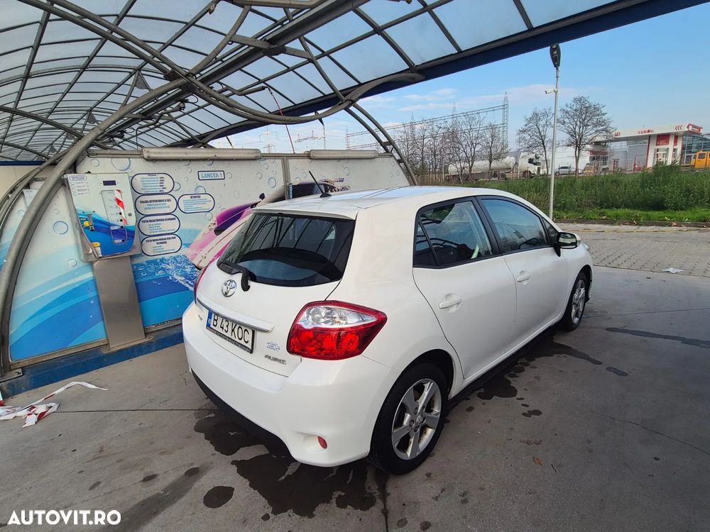 Toyota Auris 1.6 L Valvematic Sol - 8
