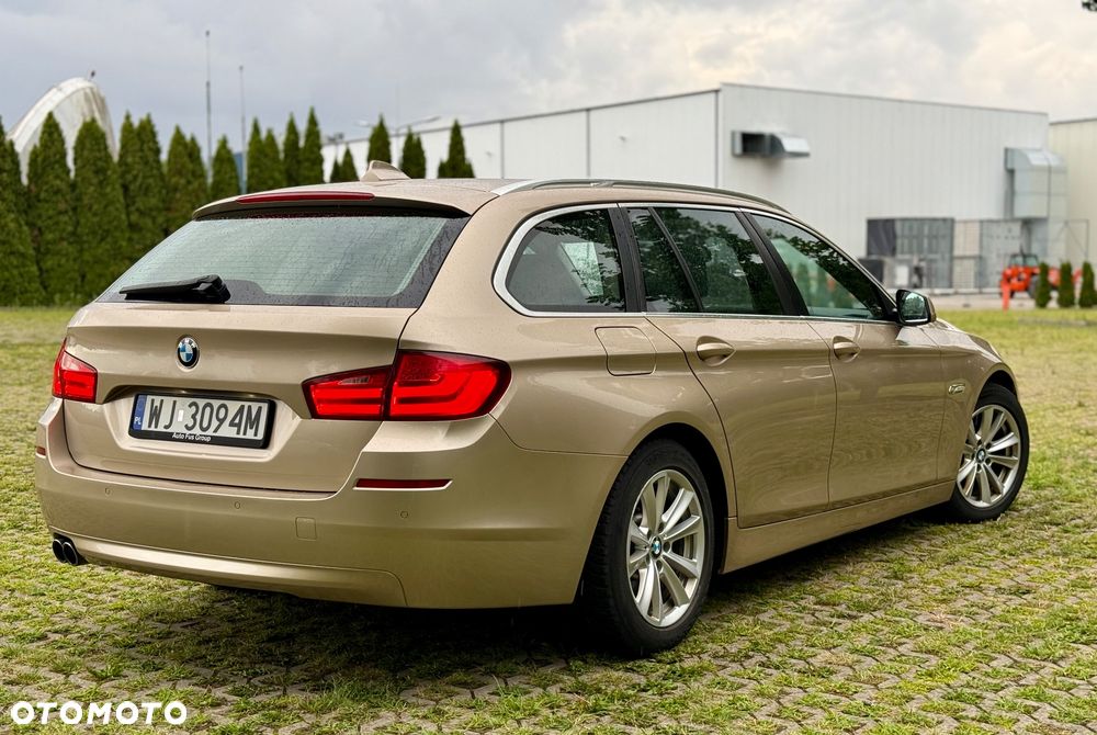 BMW Seria 5 520d xDrive - 14
