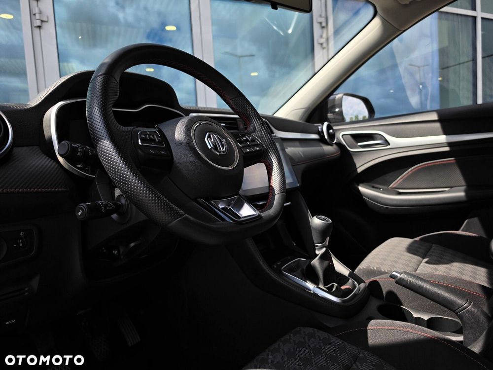 MG ZS - 24