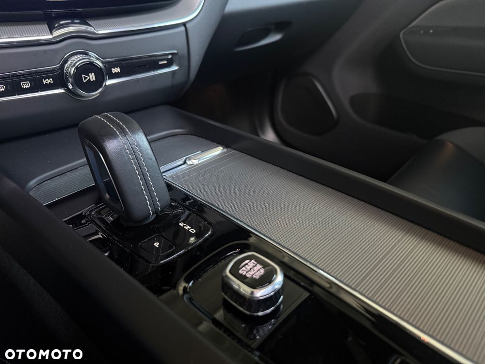 Volvo XC 60 B4 B Plus Dark - 37