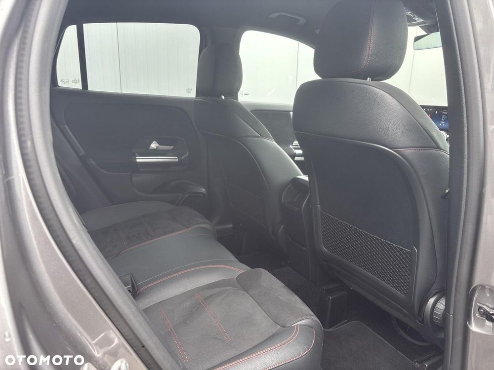 Mercedes-Benz GLA - 20