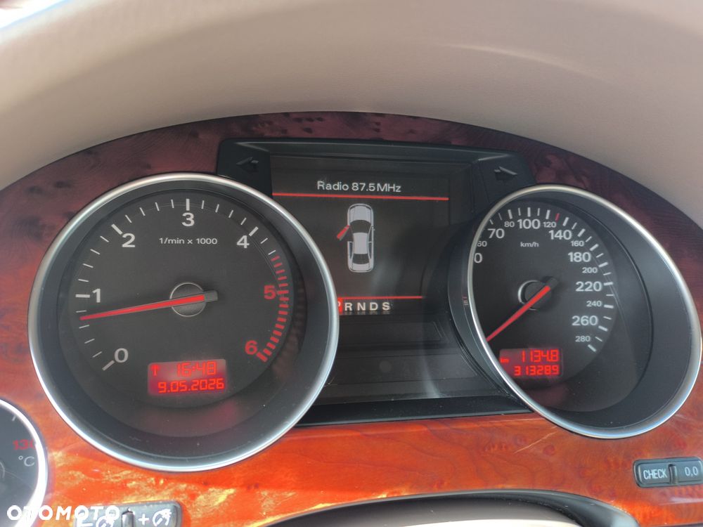 Audi A8 - 7