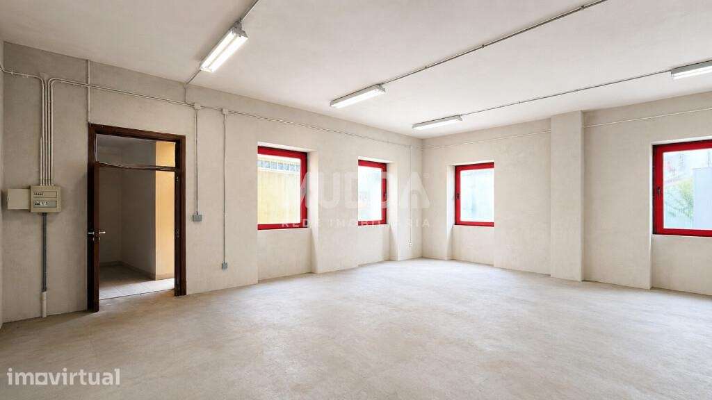 Edifício de 3 Pisos no Centro de Ovar | Um Imóvel, Inúmeras Possibilid - Grande imagem: 2/14
