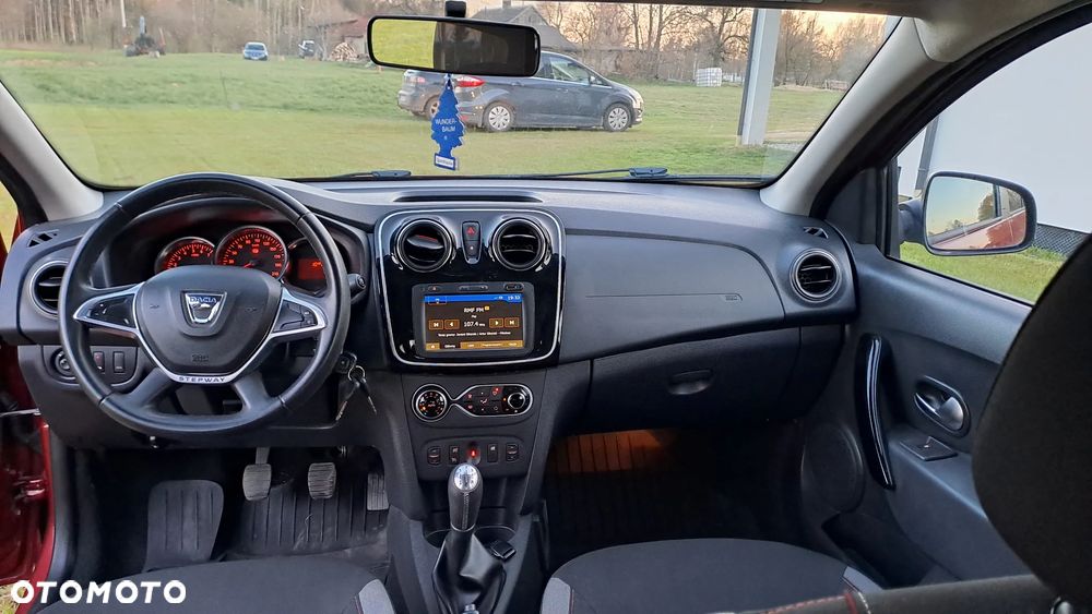 Dacia Sandero Stepway TCe 90 (S&S) Celebration - 17