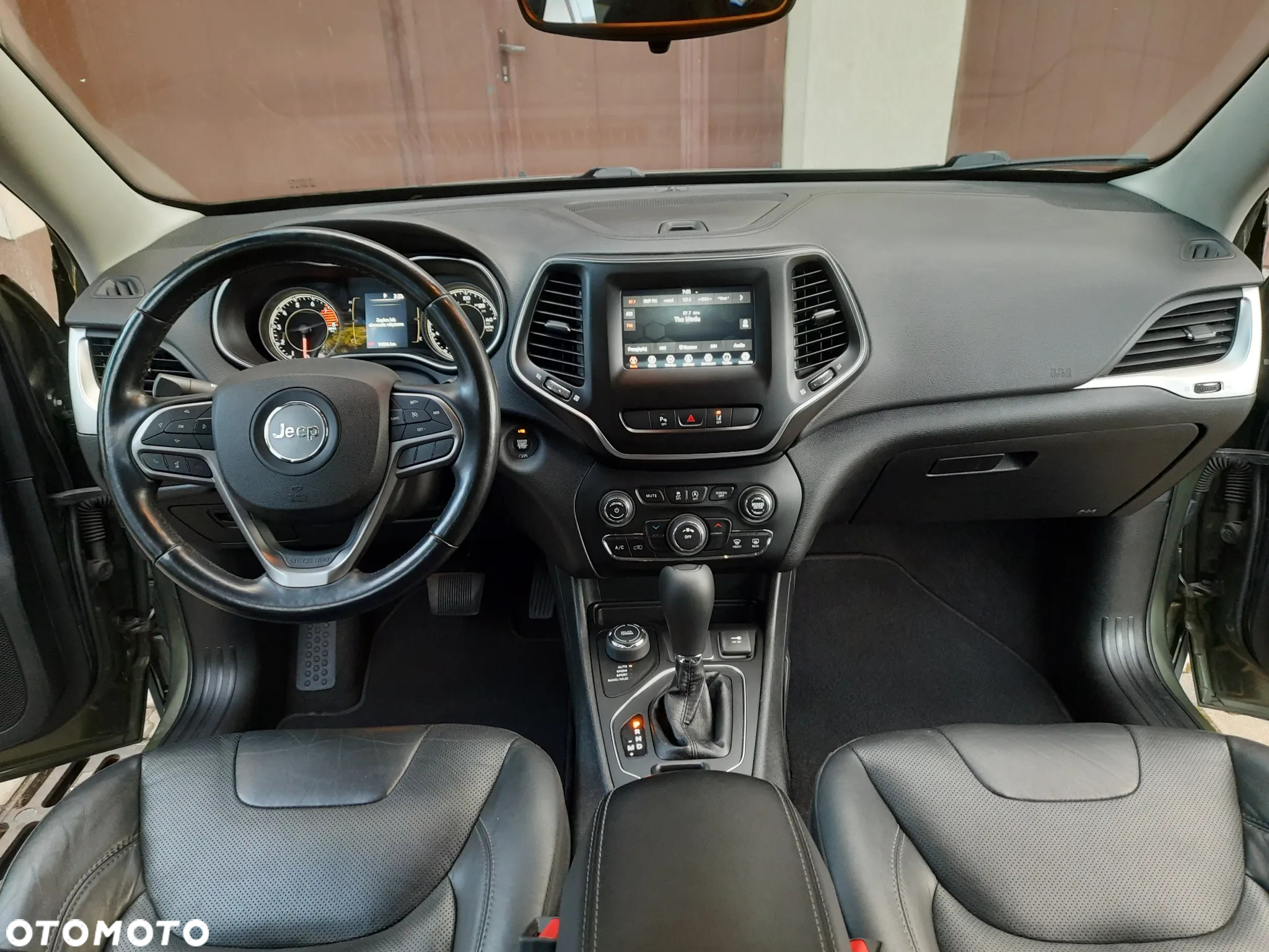 Jeep Cherokee - 10
