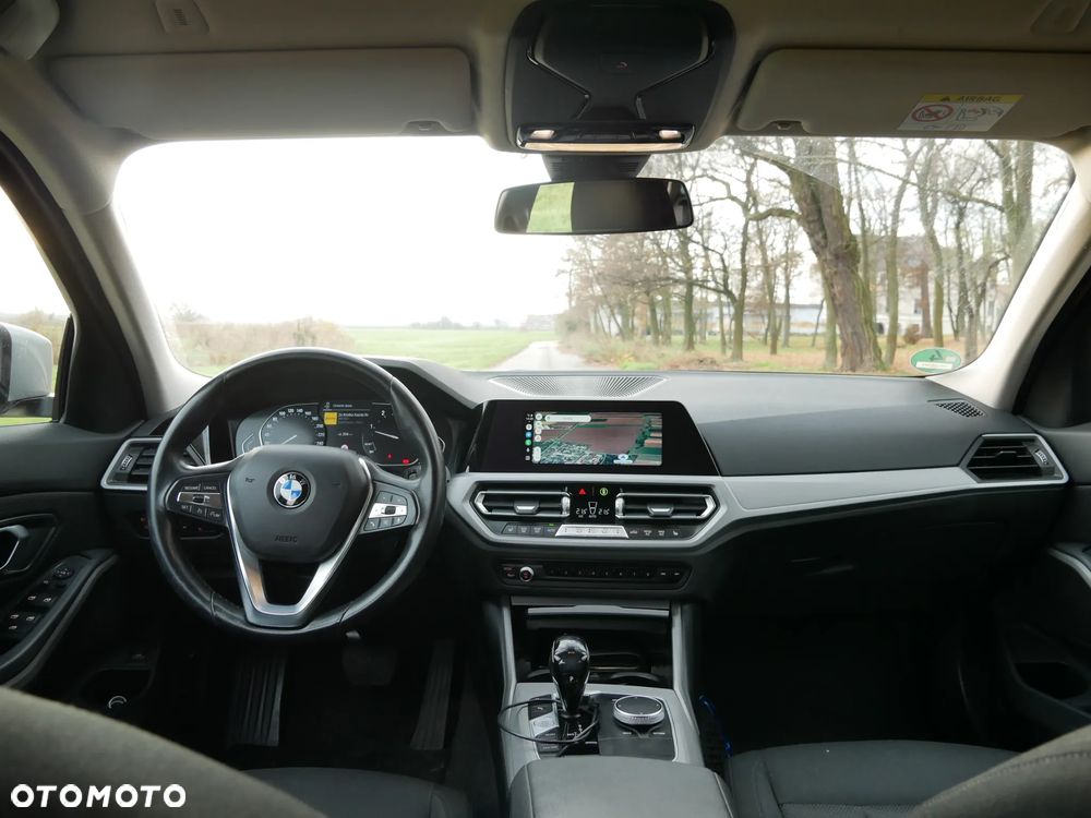 BMW Seria 3 320d MHEV - 17