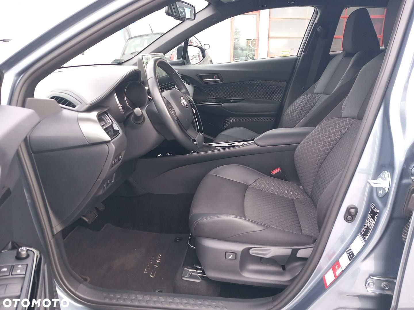 Toyota C-HR - 11