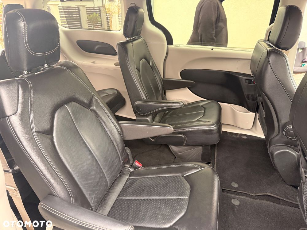 Chrysler Pacifica - 12