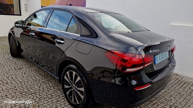 Mercedes-Benz A 250 Limousine e 8G-DCT Progressive - 3