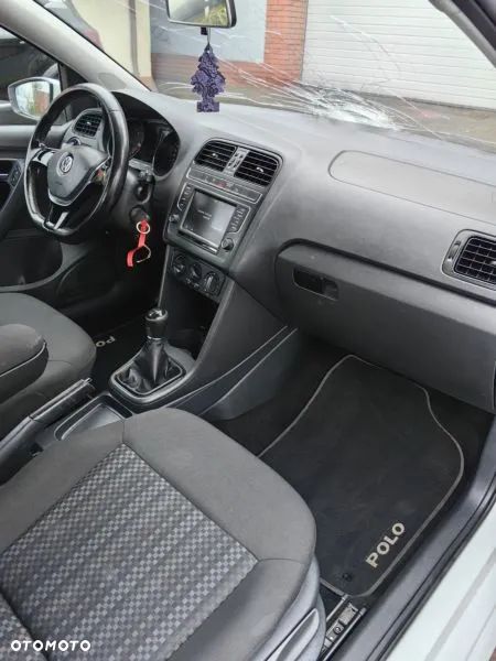 Volkswagen Polo 1.4 TDI (Blue Motion Technology) Comfortline - 17