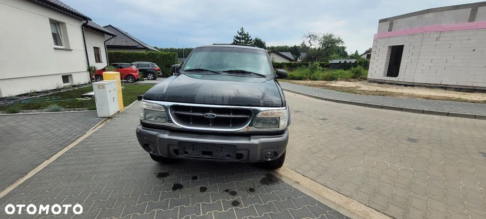 Ford Explorer - 33