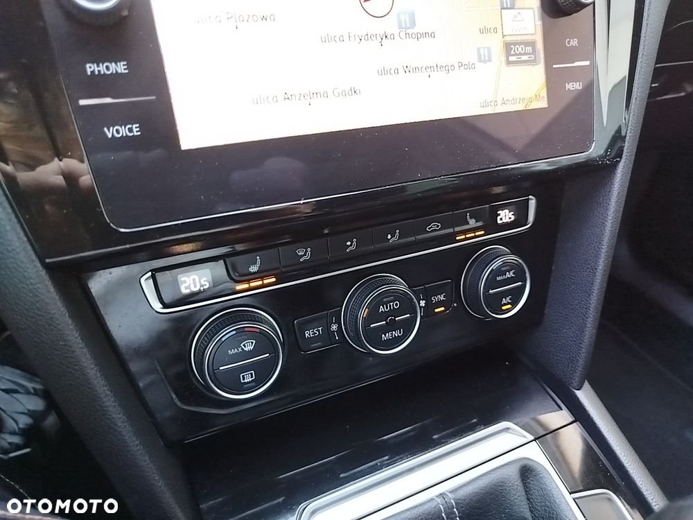 Volkswagen Passat - 20