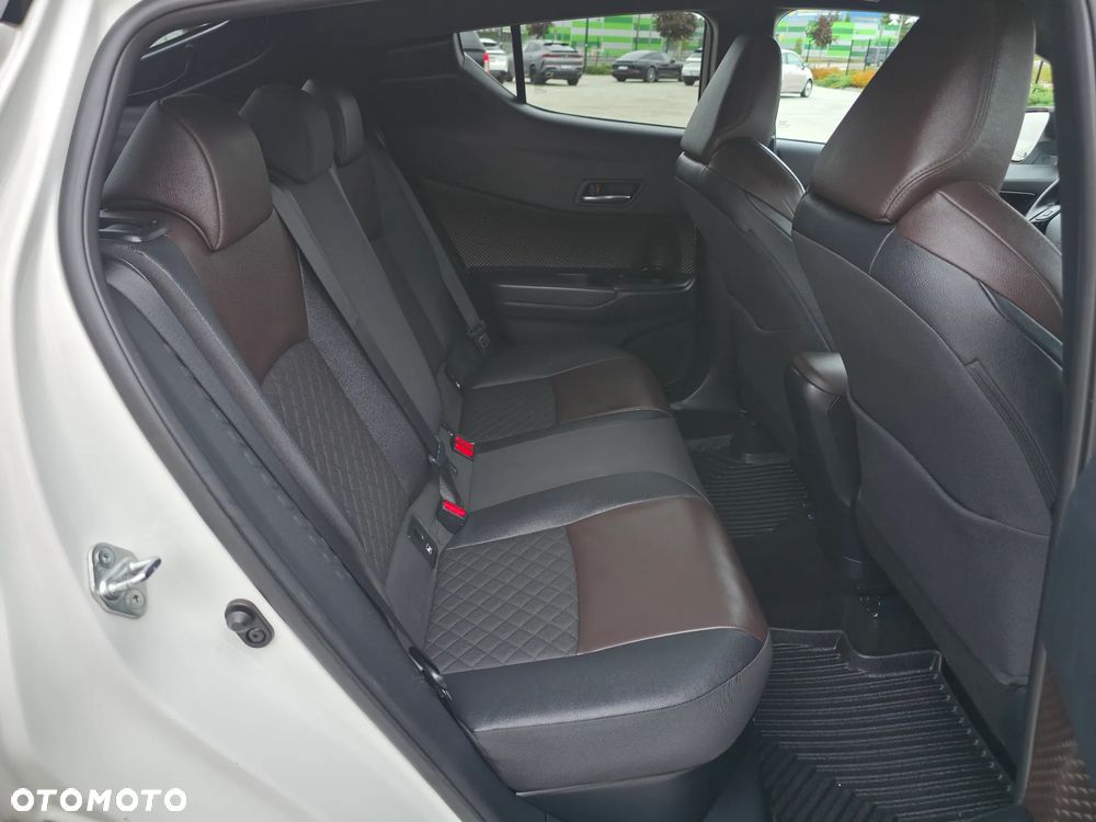 Toyota C-HR Lounge - 32