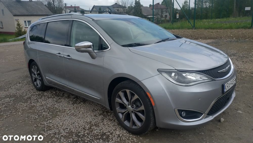 Chrysler Pacifica - 4