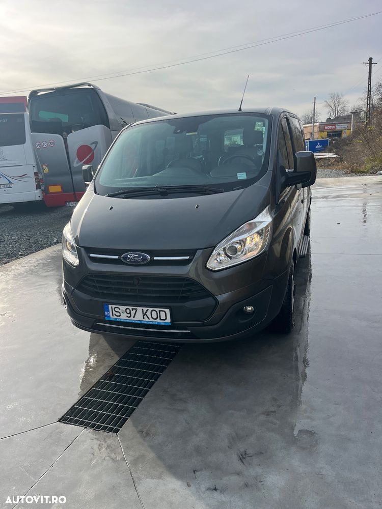 Ford Tourneo Custom - 1