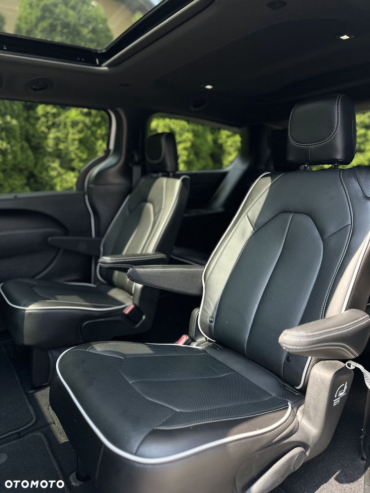 Chrysler Pacifica - 27