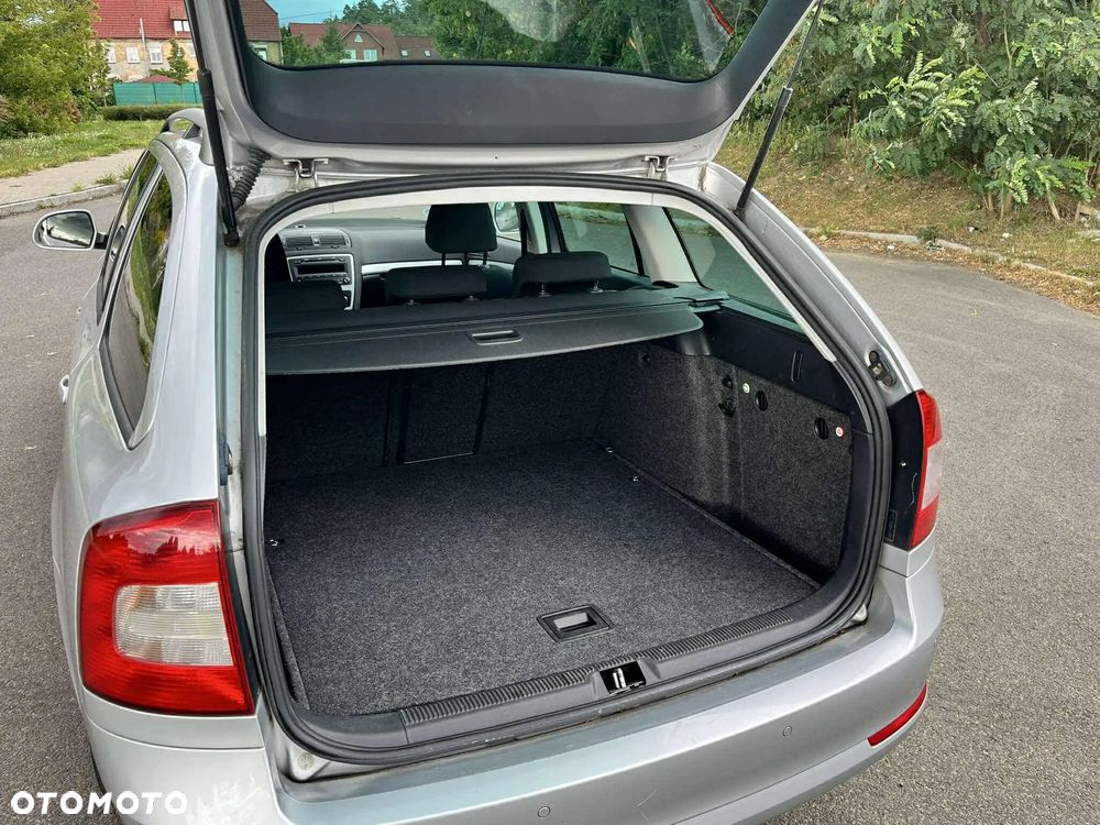 Skoda Octavia 1.8 TSI Ambiente DSG - 4